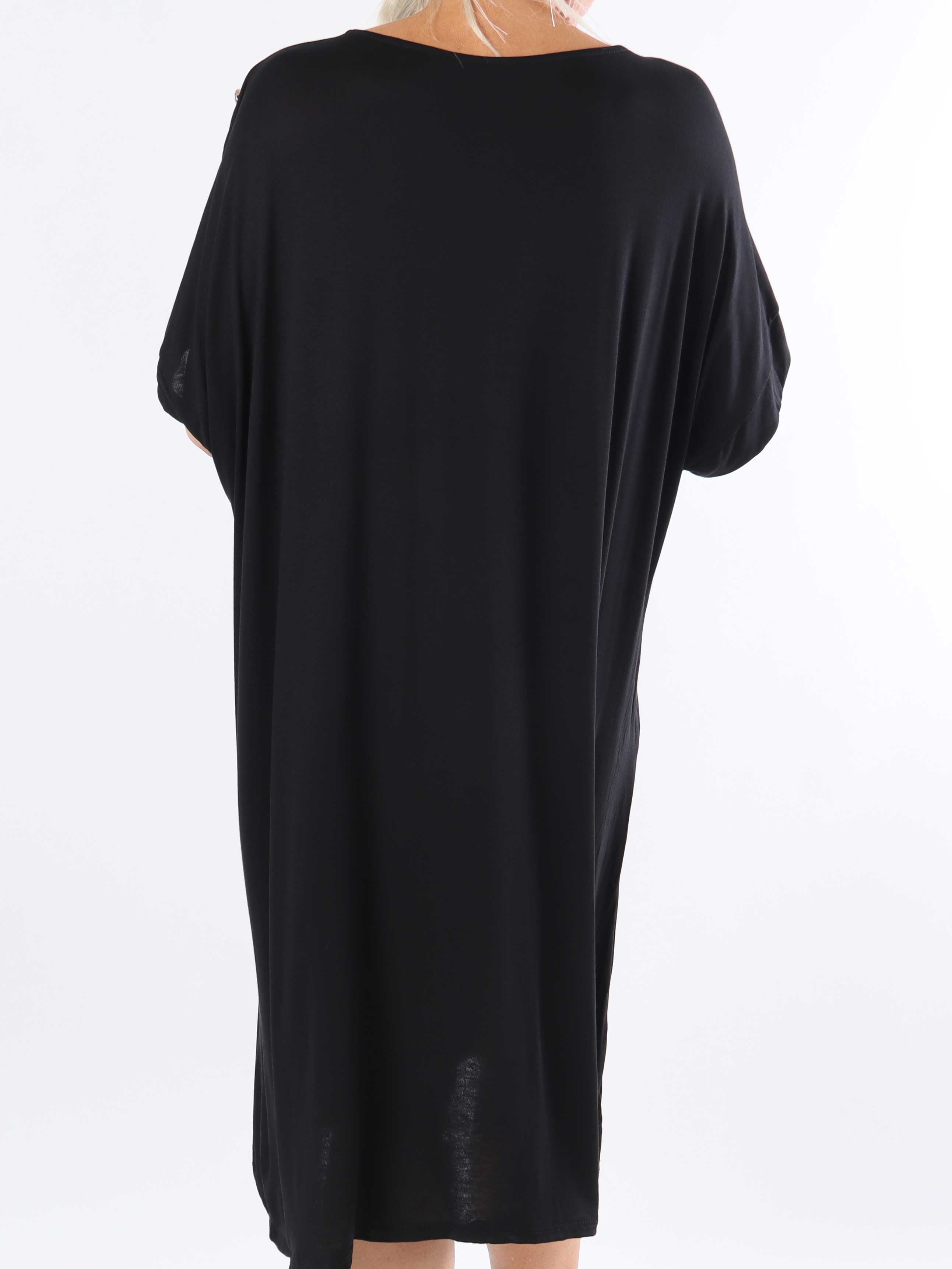 Alli - Sød plus size t-shirtkjole med knapdetaljer på skulderen